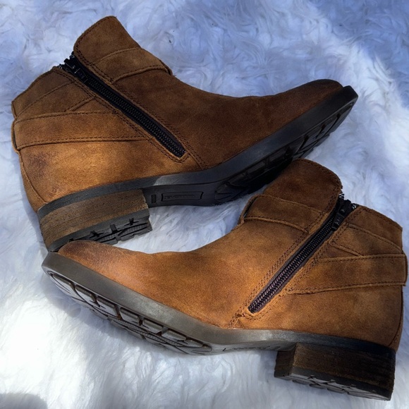 Born Distressed Chestnut Brown Suede Boots, Size 7.5 - Picture 2 of 16